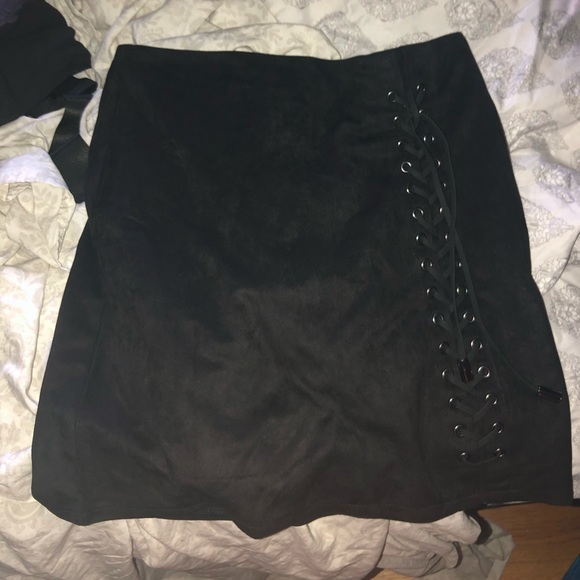⚡️BOOHOO black suede lace up skirt⚡️ - Picture 6 of 10
